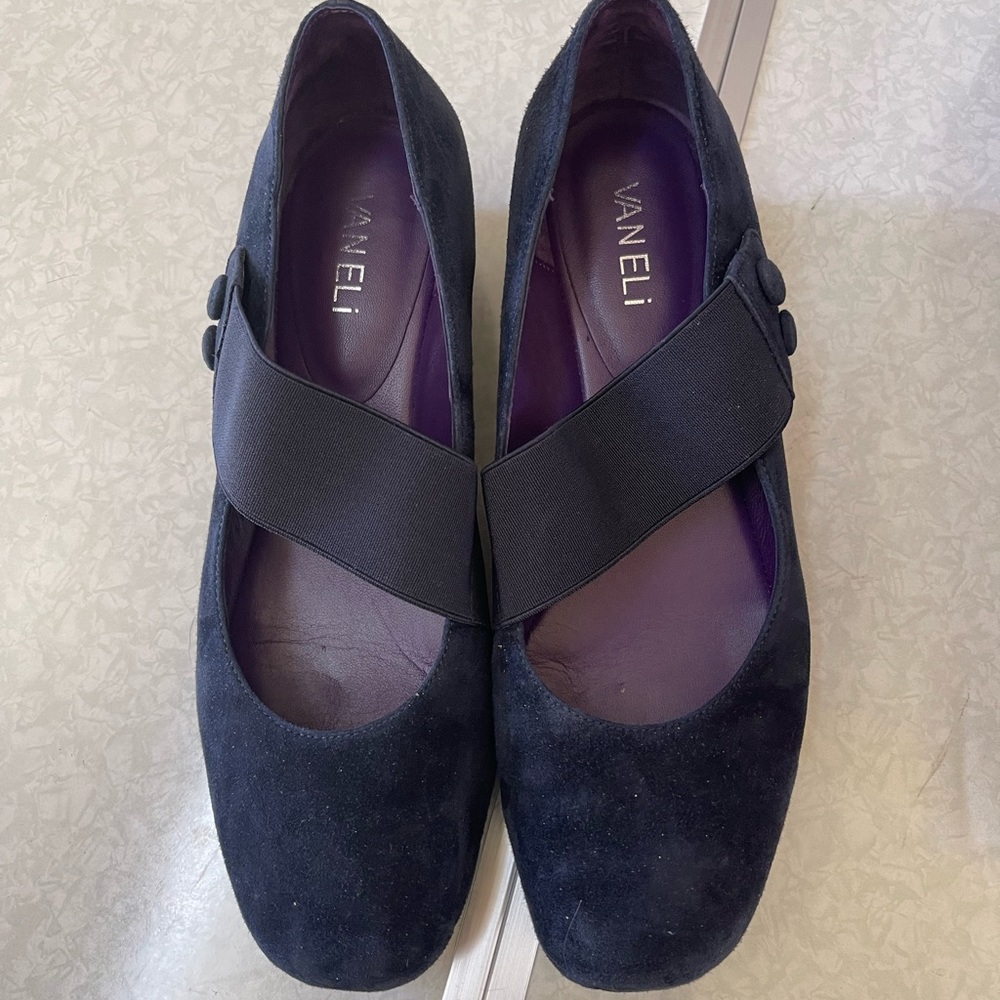 EUC Vaneli Purple Collection Mabel - size 9